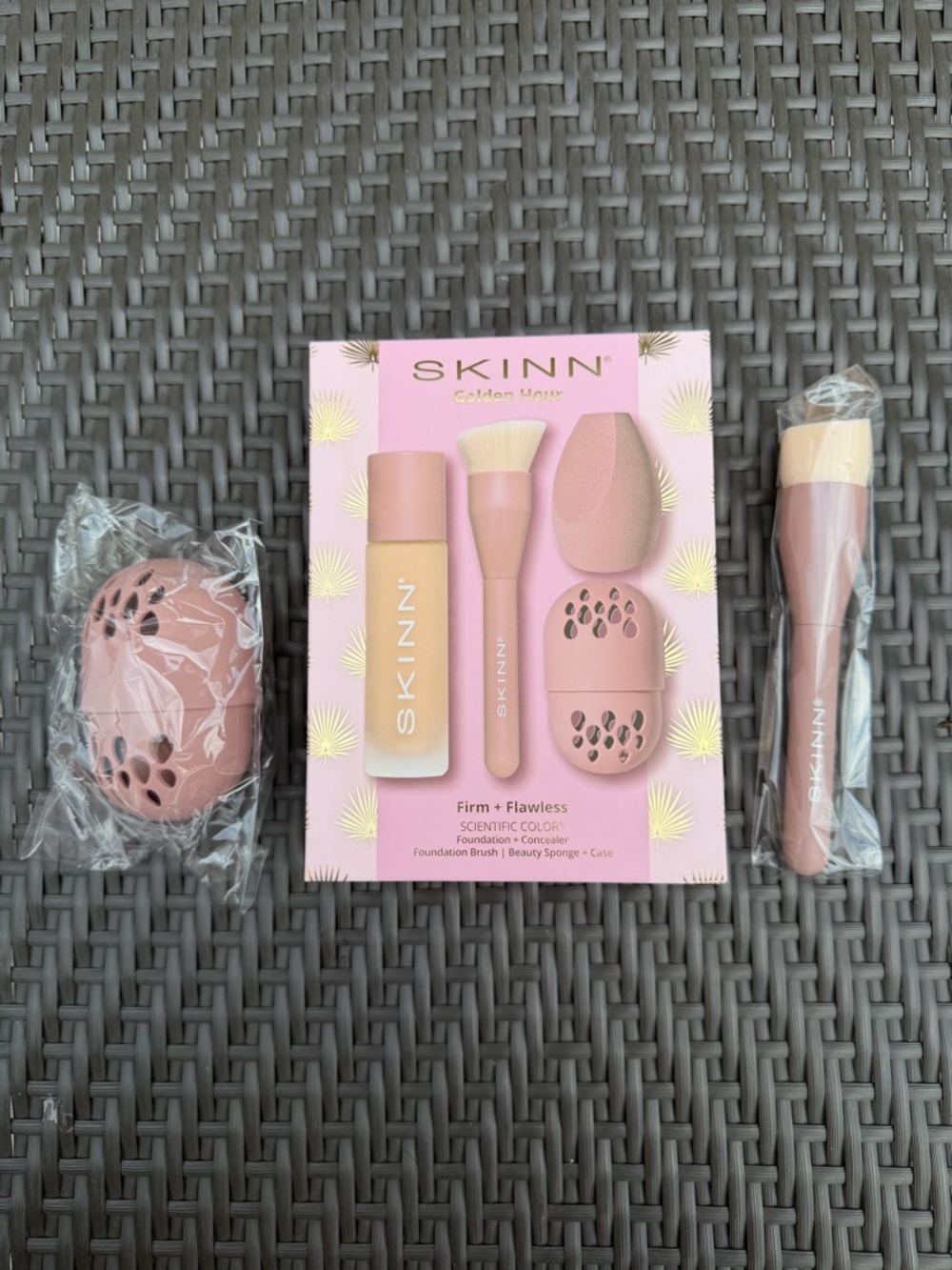 SKINN Foundation, Brush, Sponge & Case Set - 4W Peachy Medium Shade